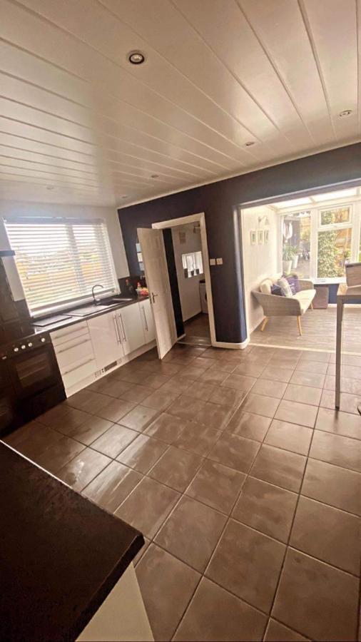 Sunnyside - Large Seaside Home With Views And Hot Tub Prestatyn Exterior foto
