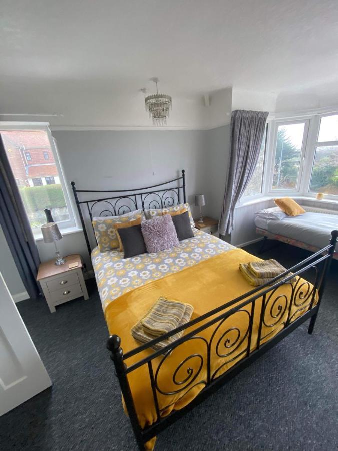 Sunnyside - Large Seaside Home With Views And Hot Tub Prestatyn Exterior foto