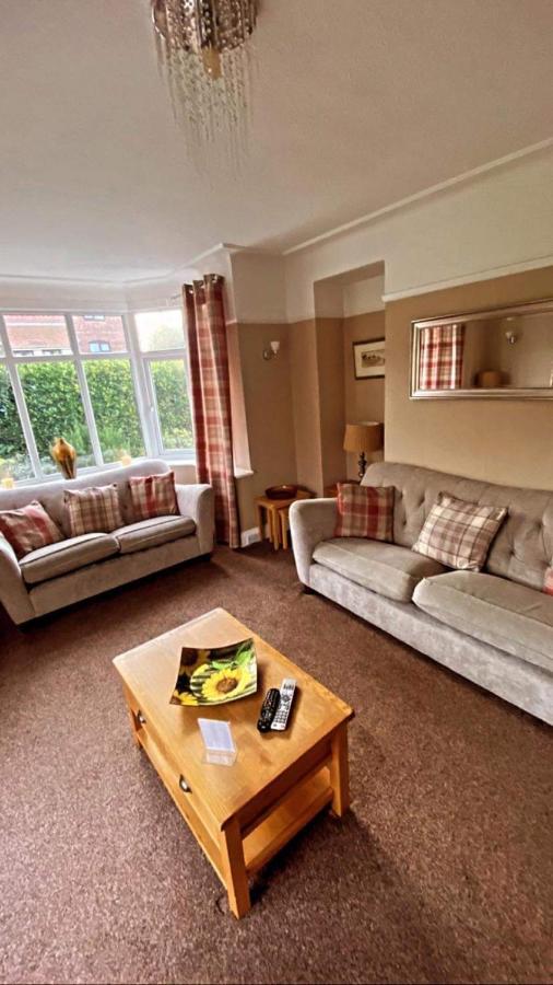 Sunnyside - Large Seaside Home With Views And Hot Tub Prestatyn Exterior foto