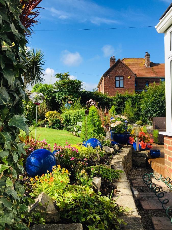 Sunnyside - Large Seaside Home With Views And Hot Tub Prestatyn Exterior foto
