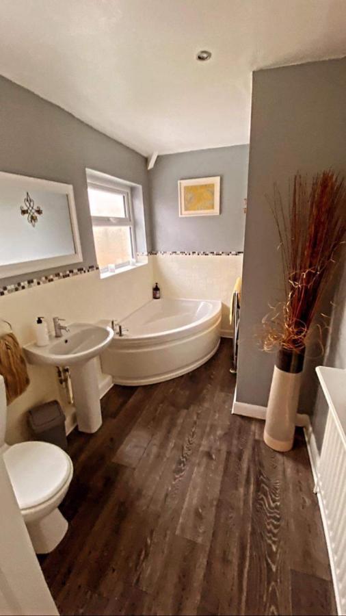 Sunnyside - Large Seaside Home With Views And Hot Tub Prestatyn Exterior foto