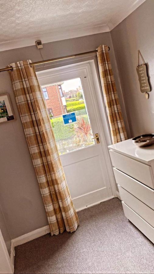 Sunnyside - Large Seaside Home With Views And Hot Tub Prestatyn Exterior foto